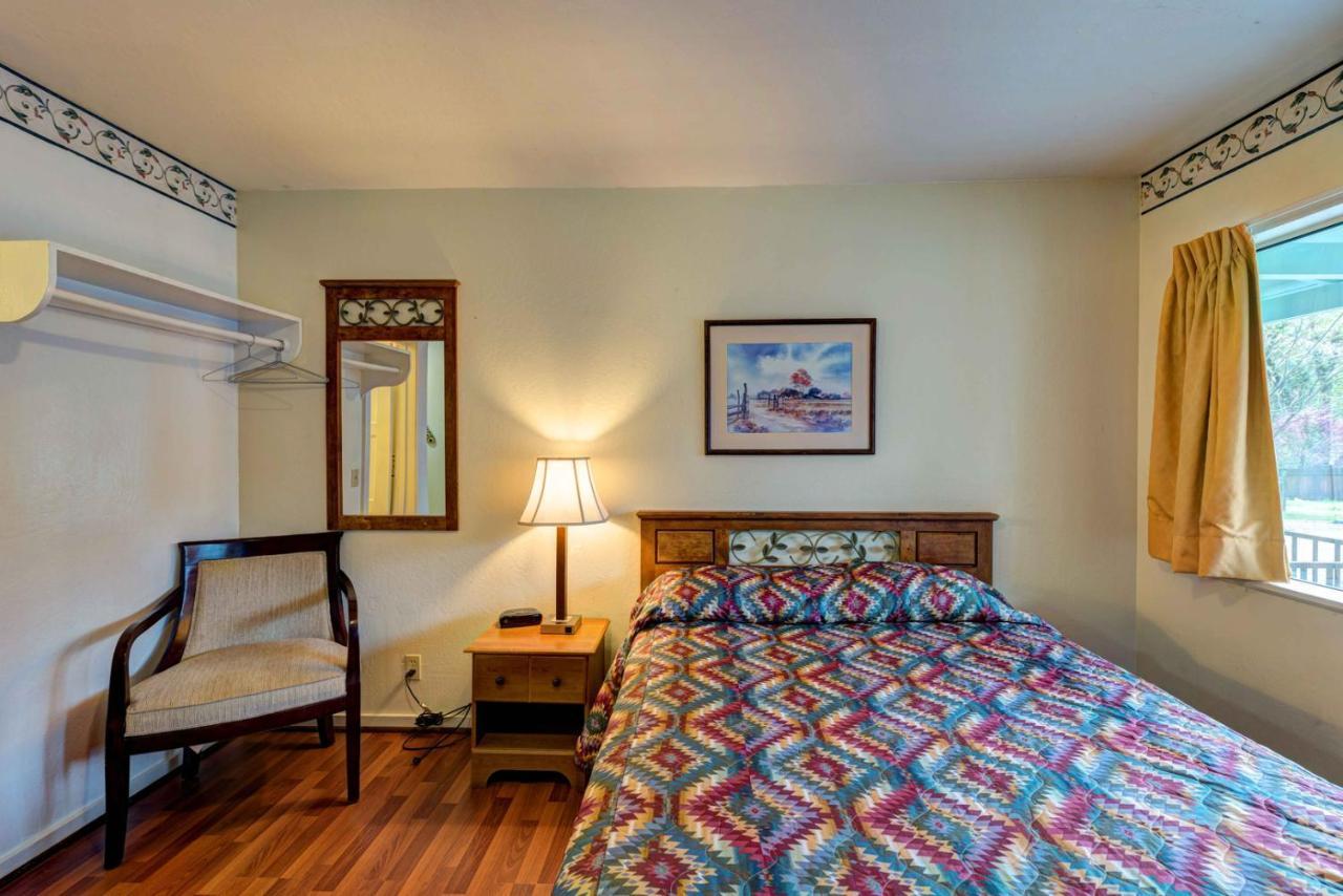 Lake Shasta Lodge Lakehead Bagian luar foto